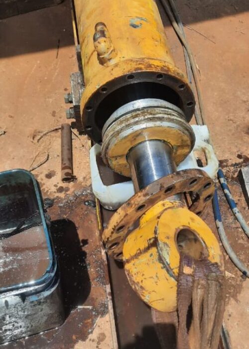 Proyek Repair 1 unit Cylinder Boom 8 Proyek Repair 1 unit Cylinder Boom 8